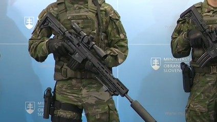 Slovenskí vojaci dostanú nové uniformy. Rezort obrany predstavil aj nové zbrojenie