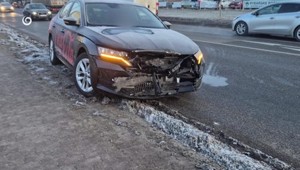 Zlomok sekundy od tragédie: Mestský policajt zachránil deti na priechode