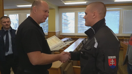 Riskovali životy pri zrážke rýchlikov. Policajtov z Rožňavy ocenili medailou ministra