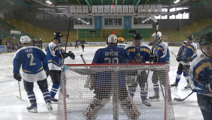 Kňazi a rehoľníci vymenili rúcha za dresy: Hokejom pomáhali tým, ktorí to potrebujú