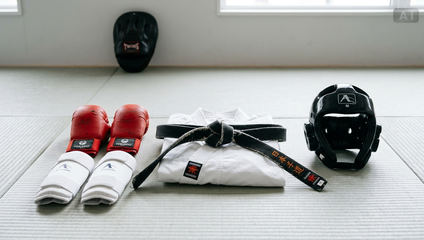 Tréner karate (64) čelí vážnemu obvineniu: Mal sexuálne obťažovať zverenkyňu (14)