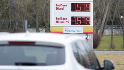Slovenské dvojité ceny nafty sú diskriminačné a porušujú právo EÚ, uviedla Európska komisia