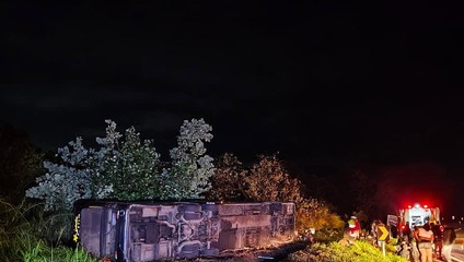 Pri nehode autobusu v horskej oblasti zahynulo najmenej osem ľudí