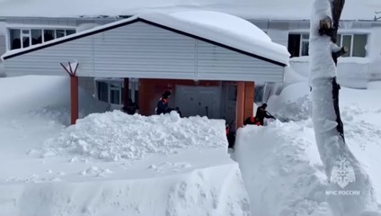 Na Kamčatke nasnežilo najviac za posledných 30 rokov. Z domov sa museli vyhrabať lopatami