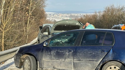 Čelná zrážka dvoch áut: Na mieste mala byť aj tehotná žena v bezvedomí