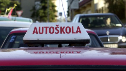 Na preskúšanie do autoškoly dorazil pod vplyvom alkoholu. Test napriek tomu napísal úspešne