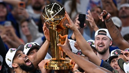 Zranení fanúšikovia a horiaci autobus: Newyorský basketbalový sviatok sa skončil násilím