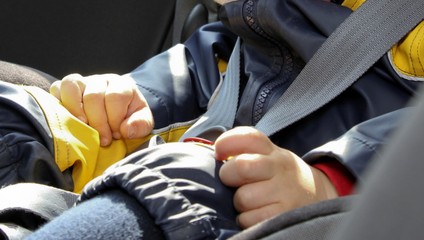 Brutálne napadnutie batoľaťa u našich susedov. Dieťatko zomrelo, útočiť mal otec