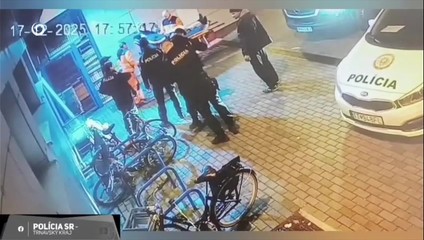 Okoloidúci našli muža v bezvedomí. Polícia a záchranári mu zachránili život