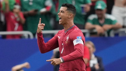 RONALDO režíroval triumf Portugalska, strelil dva góly