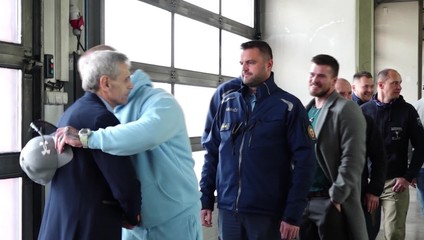 Aj tvrdým chlapom tiekli slzy. Posledná rozlúčka s hasičom Ondrejom Šprochom