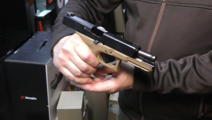 Muž, ktorý sa postrelil do hrudníka, mal doma hotový nelegálny arzenál zbraní