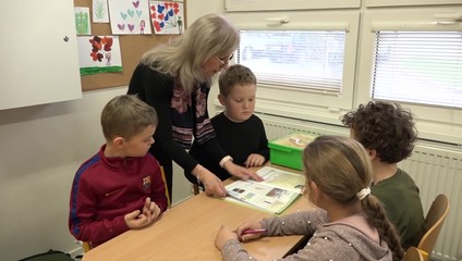 Oslavujeme deň učiteľov: Učiteľka v Stupave učí štyri desaťročia, domáce úlohy už nevyžaduje