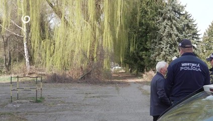 Padajúce stromy pri priemyselnom parku ohrozujú chodcov aj cyklistov