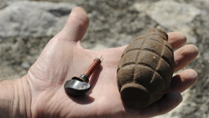 Muž prišiel na urgent s granátom z 1. svetovej vojny v konečníku. Nemocnicu museli evakuovať