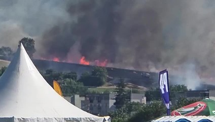 Neďaleko konania festivalu Pohoda pri Trenčíne horí
