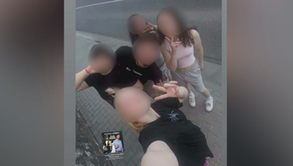 Partia mala vydierať a biť 12-ročnú Vivien. Po odvysielaní reportáže pridali vysmiatu fotku