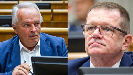 Nečakaný zvrat pri Radačovskom a Kmecovi: Menovanie za veľvyslancov sa odkladá
