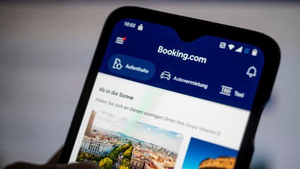 Rodina zažila šok počas pobytu. Za falošnou stenou objavili muža