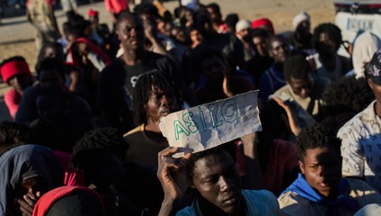 Humanitárna kríza v Ceute: Španielsko stavia dočasné tábory pre 1800 migrantov