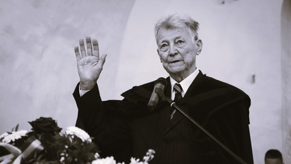 Rimavská Sobota sa rozlúčila s biskupom Gézom Erdélyim. Medzi hosťami bol aj maďarský premiér