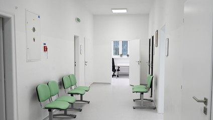 Bombu v nemocnici v Trnave mali hľadať aj zamestnanci. Čo na to bezpečnostný analytik?