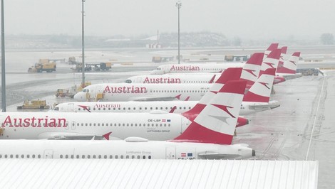 Viedenské letisko prerušilo prevádzku pre husté sneženie. Lety rušia a meškajú