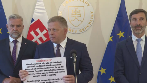 Premiér tvrdí, že britská vláda platila influencerov pri voľbách v roku 2023. "Ficovi sa rúca zlepenec, " reaguje Šimečka