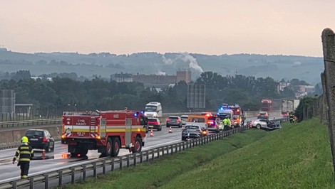 Vážna nehoda ochromila diaľnicu na Liptove. Jedna osoba zomrela, ďalšia je v kritickom stave