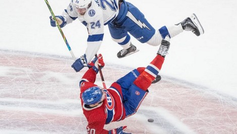 Bitka Slafkovského s Černákom začína odznova, Tampa vyrovnala sériu s Montrealom