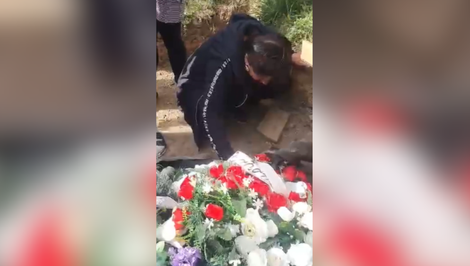 Video z cintorína v Bijacovciach: Počujete klopanie z hrobu?