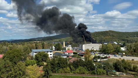 V Snine vypukol požiar v areáli bývalého Vihorlatu. Na mieste zasahujú hasiči