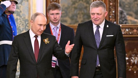 Fico sa zúčastní na oslavách v Moskve, potvrdil Kremeľ