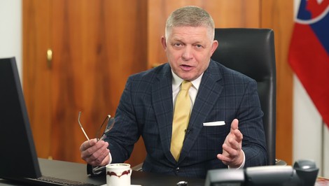 Fico komentuje svoju neúčasť na rokovaní v Paríži. Opozícia hovorí o izolácii Slovenska