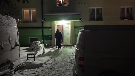Staršia žena zomrela v byte v Lučenci, lekár nevylúčil cudzie zavinenie