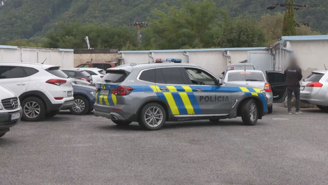 Rozsiahla policajná akcia na Slovensku: Jedným z majiteľov luxusných áut má byť policajt