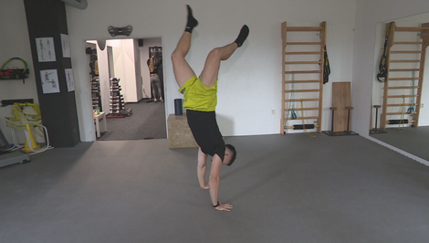 Stojka naberá na popularite. Prináša nový pohľad aj zdravotné benefity