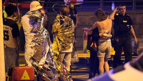 Auto v Berlíne vrazilo do davu, jeden človek zomrel. Podozrivý s väzbami na islamistov uniká