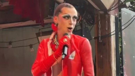 Zmenený na nepoznanie! Známy český herec sa na Pride prezliekol za ženu!