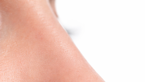 8 dôvodov, prečo máte upchatú jednu nosovú dierku: Kedy to treba riešiť?