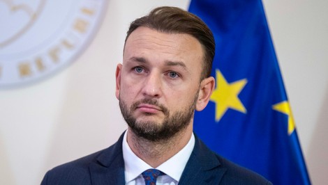 Rušenie Úradu na ochranu oznamovateľov: Podľa opozície sa Šutaj Eštok snaží zbaviť nezávislej kontroly