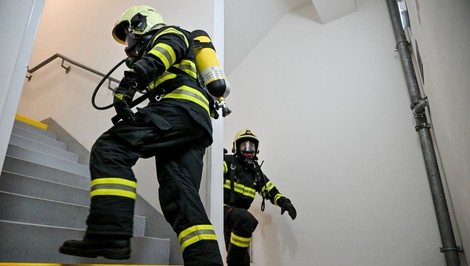 V Česku horelo výrobné centrum izraelských zbraní. Mohlo ísť o cielený útok?