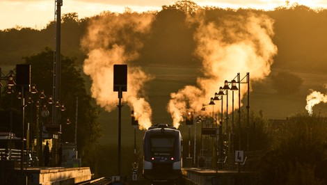 Vlaková doprava v Nemecku je čiastočne prerušená. Páchatelia vytrhli železničné káble