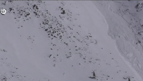 Po snežení sa v Tatrách vyjasnilo. Hory sa zbavujú snehu, lavíny padajú častejšie