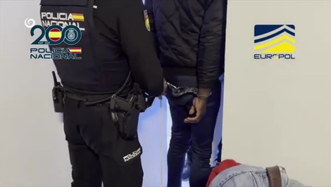 Medzinárodný gang Čierna sekera má tisíce členov. Polícia zadržala desiatky z nich