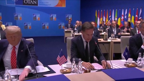 Šéf NATO Rutte oznámil, že telefonoval s Trumpom o Grónsku