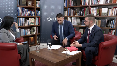 Analýzy 24: Politické žabomyšie vojny a energopomoc na stole