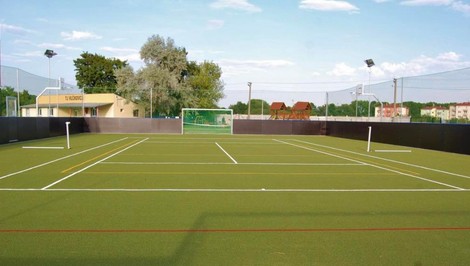 Trénera detí z Vlčkoviec mali pristihnúť v šatni s chlapcom