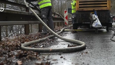Pod Strečnom opravujú zosunutú cestu, pomôže špeciálny kotvený prah