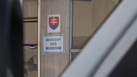 Krajský súd rieši policajtov z Humenného. Podľa obžaloby mali kryť priestupky